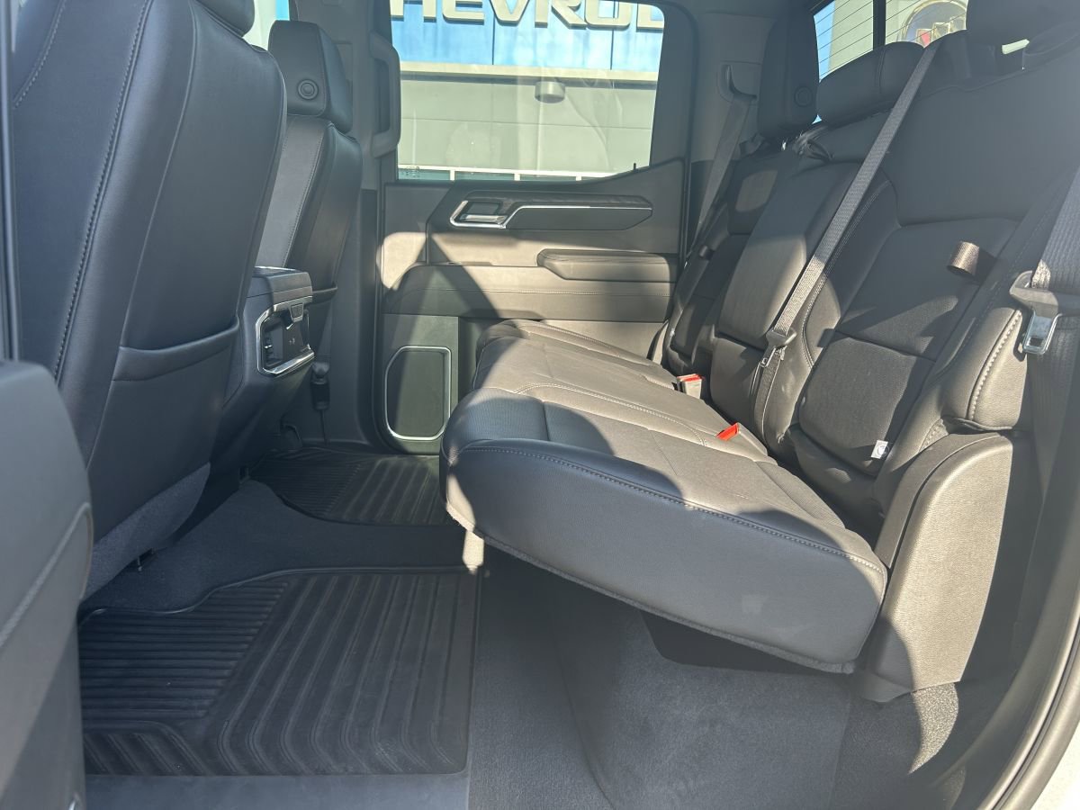 2025 GMC Sierra 1500 SLT - Photo 9