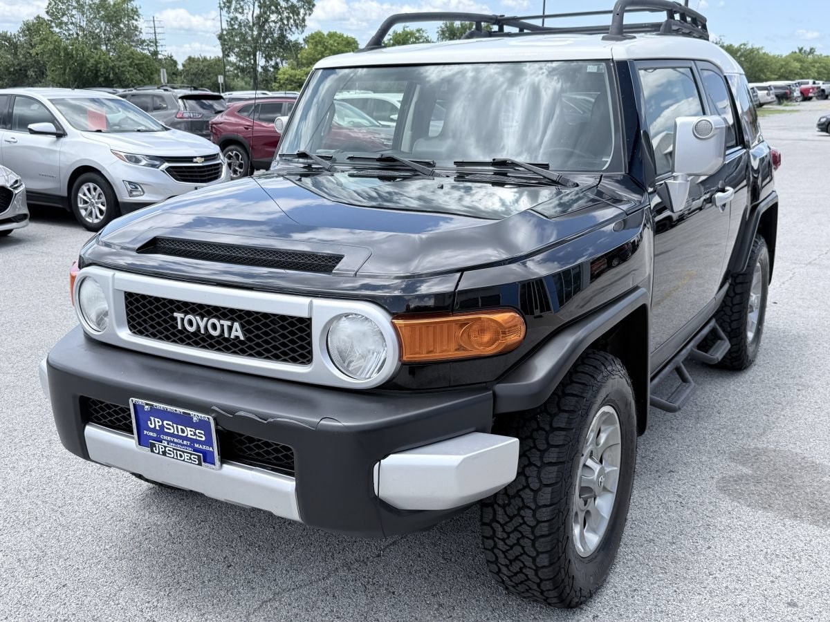  2013 Toyota FJ Cruiser SUV / Crossover Four-Wheel Drive 6-Speed Manual