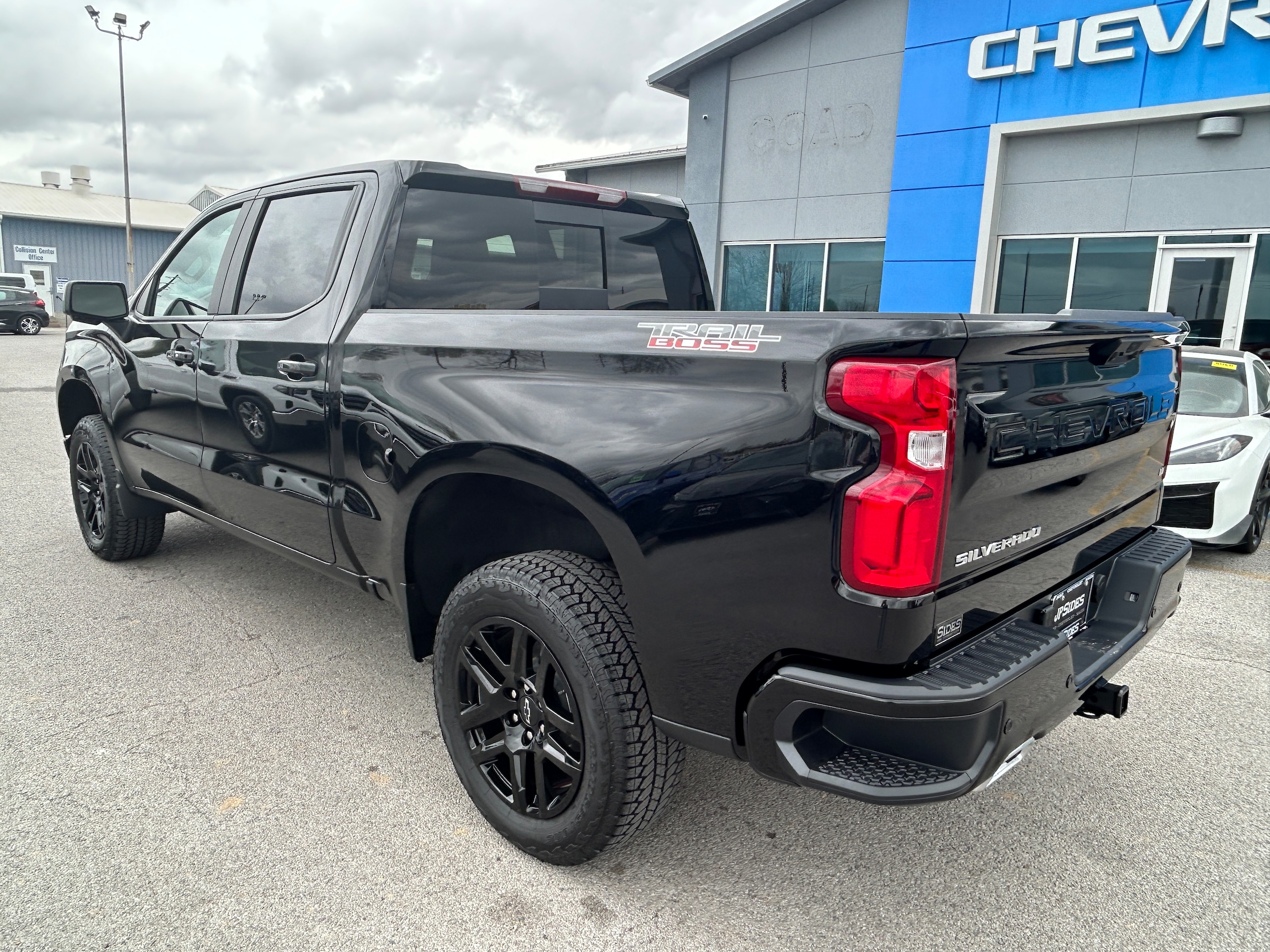 View vehicle photo 5