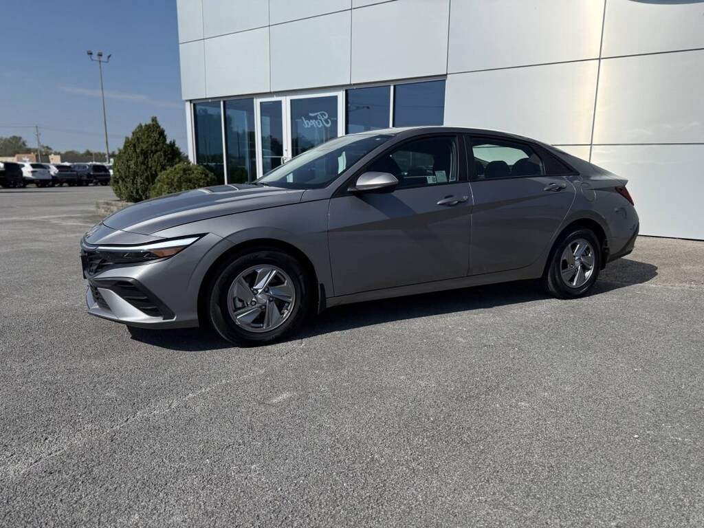 Used 2024 Hyundai Elantra SE