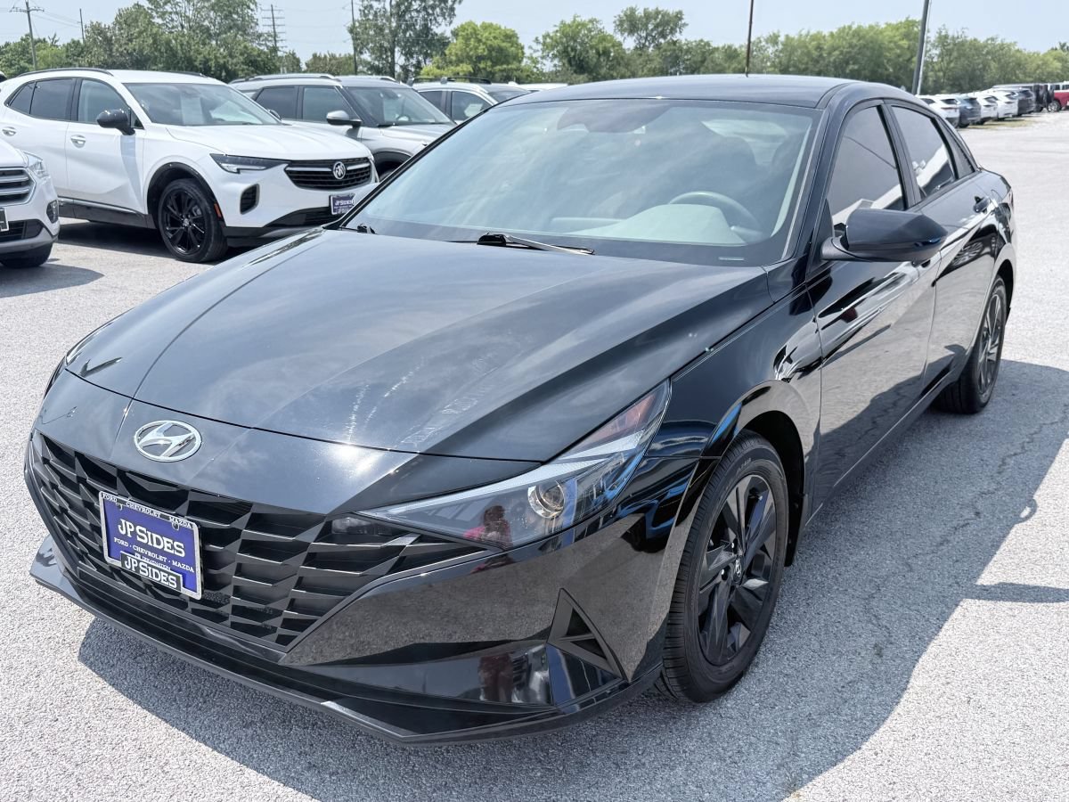 2023 Hyundai Elantra SEL FWD