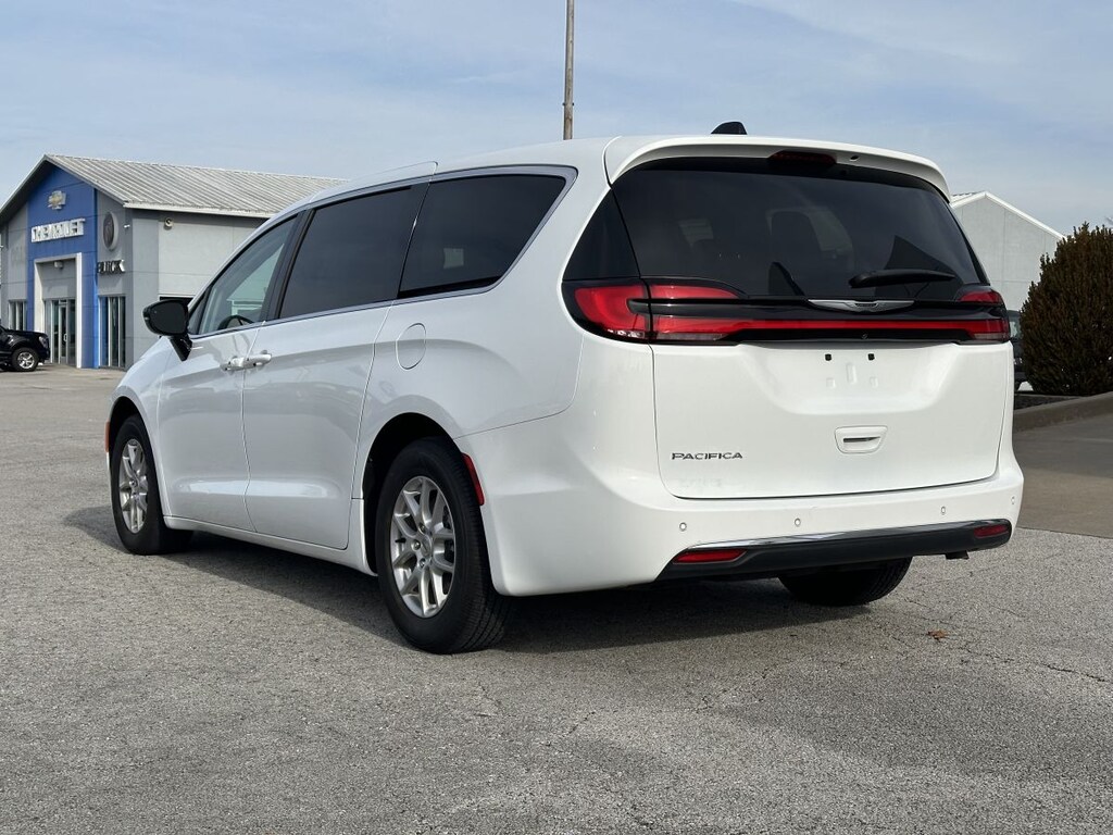 Used 2024 Chrysler Pacifica Touring L SUV