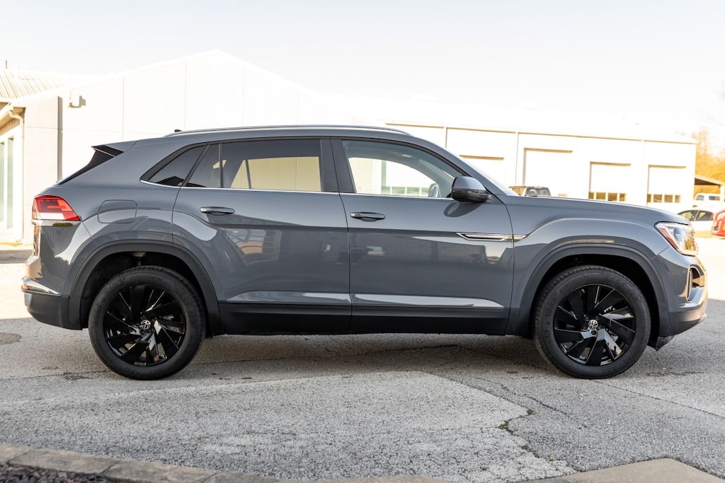 Used 2024 Volkswagen Atlas Cross Sport SE w Technology SUV