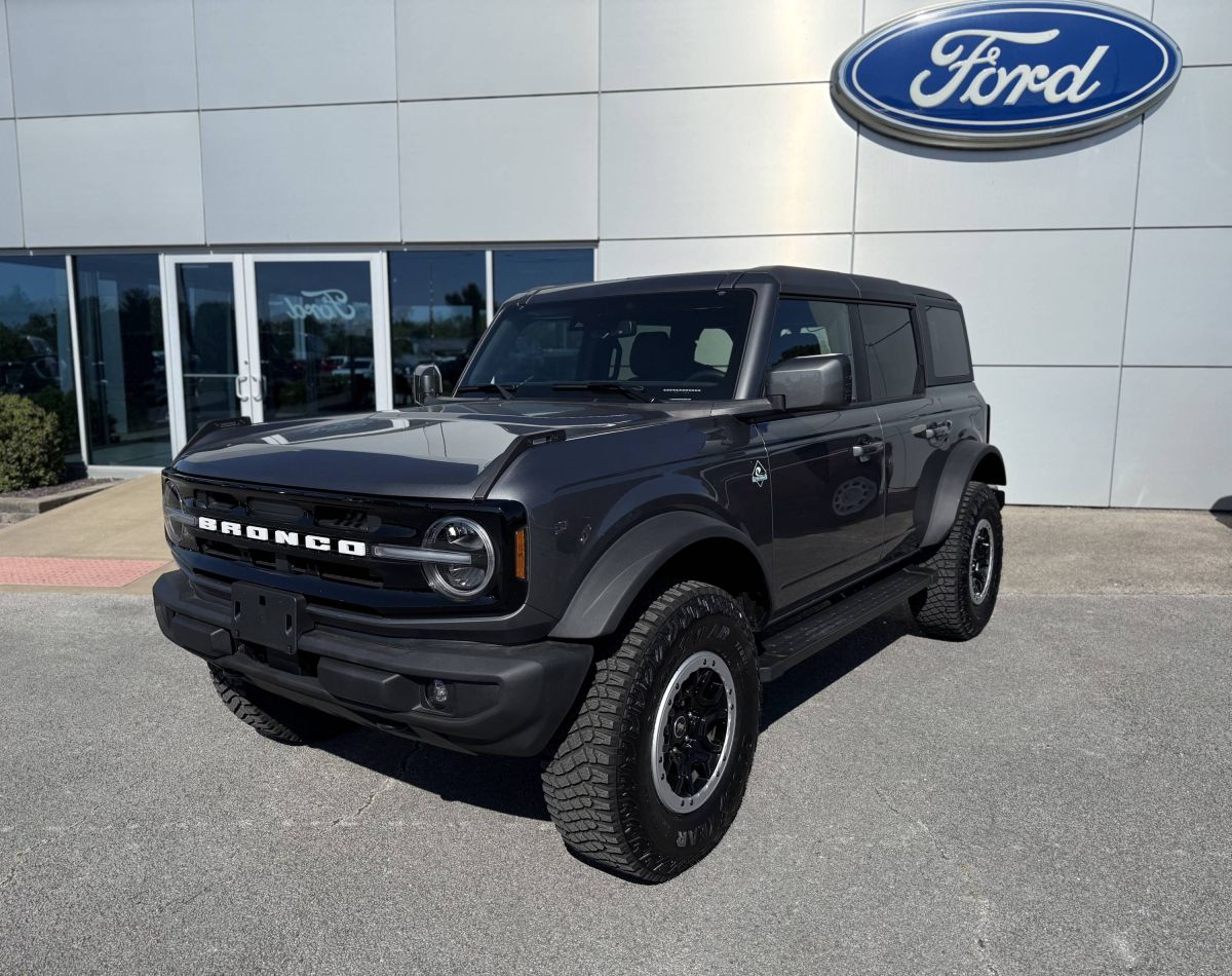 2024 Ford Bronco 4-Door Outer Banks's photo