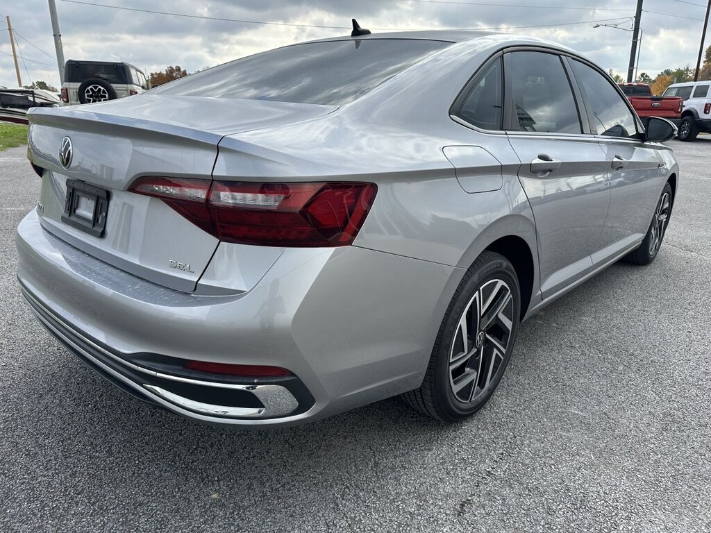 Used 2022 Volkswagen Jetta SEL Sedan