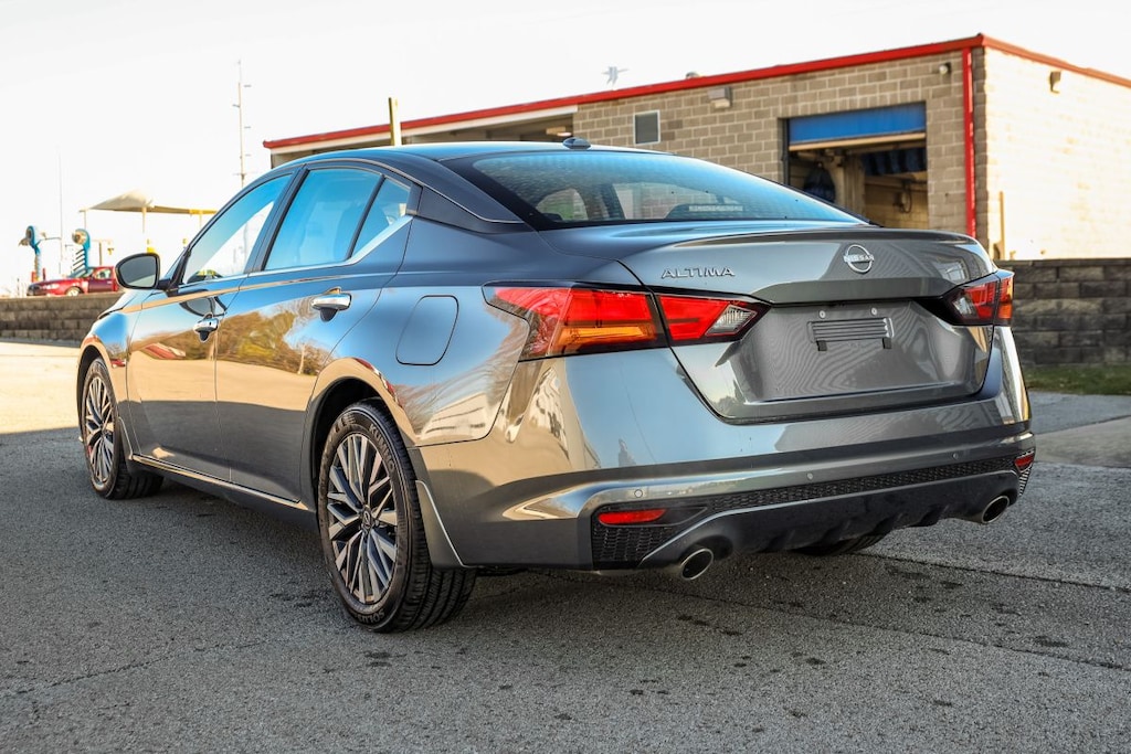 Used 2025 Nissan Altima SV Premium Car