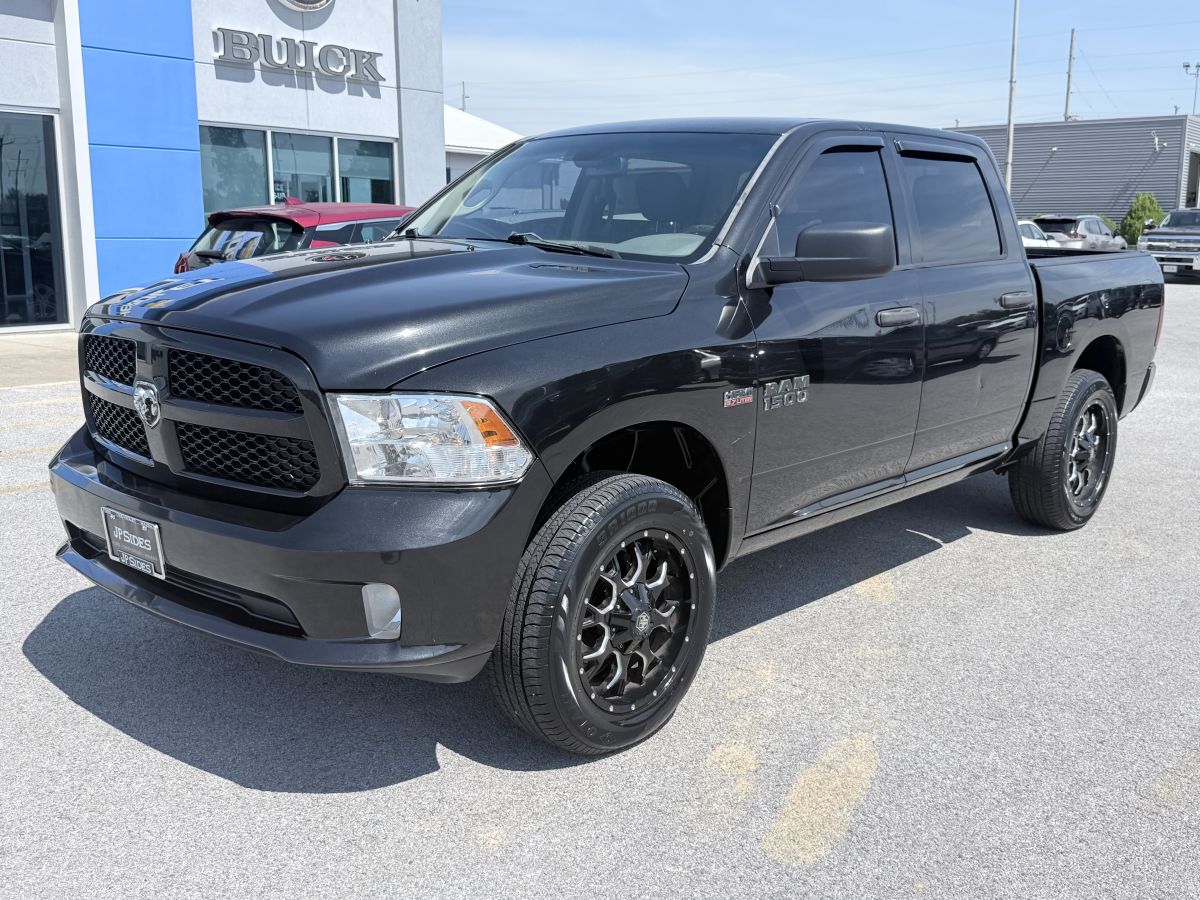 2015 RAM 1500 Express 4x4 Crew Cab's photo