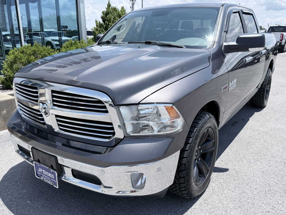 2017 RAM 1500 Big Horn 4x4 Crew Cab 5'7's photo