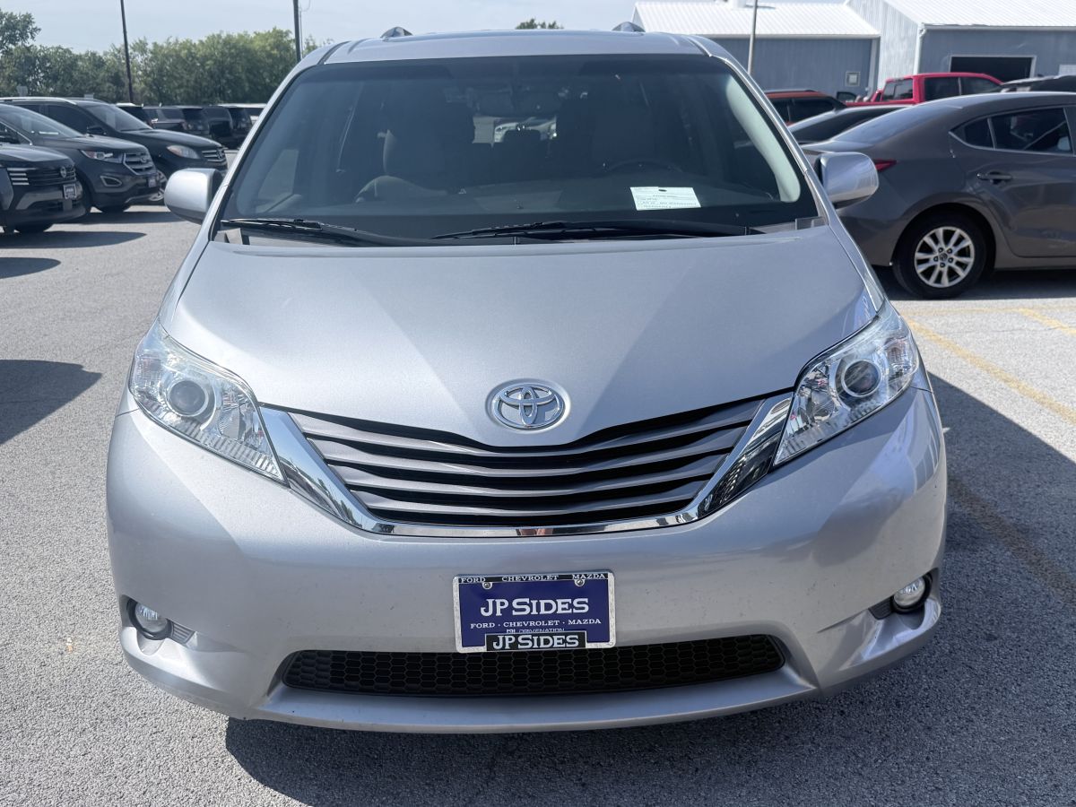 Used 2017 Toyota Sienna XLE with VIN 5TDYZ3DC1HS886059 for sale in Anna, IL