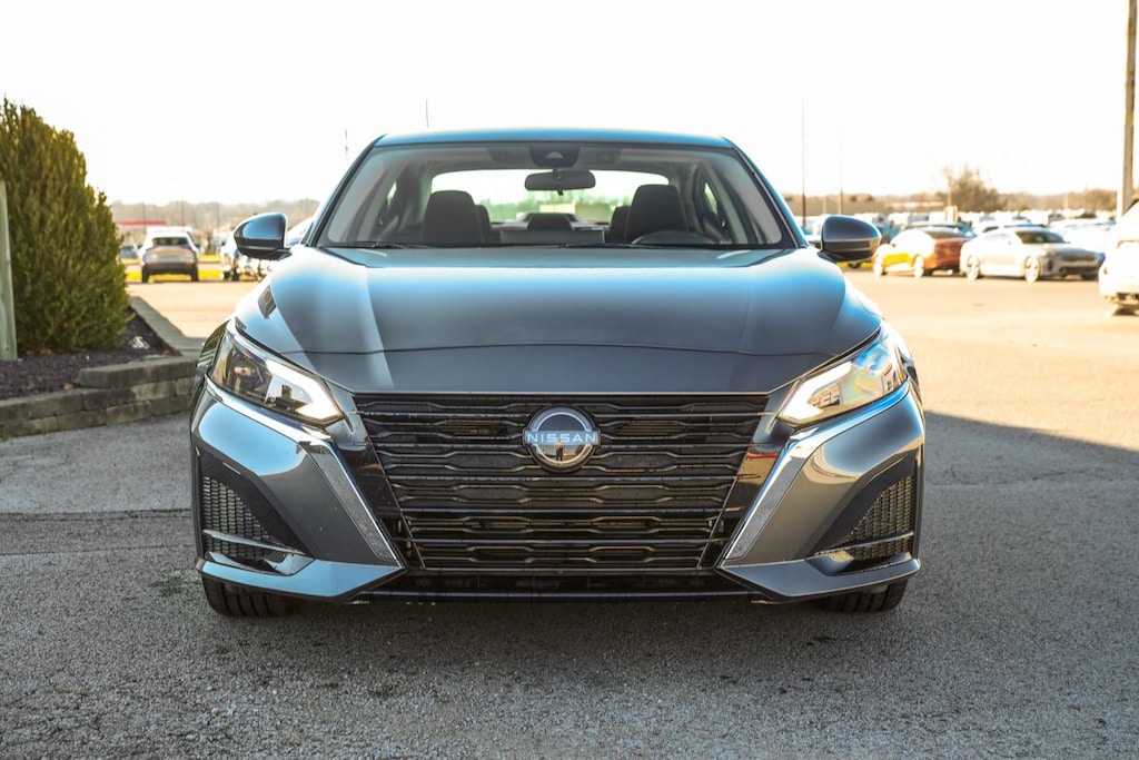 Used 2025 Nissan Altima SV Premium Car