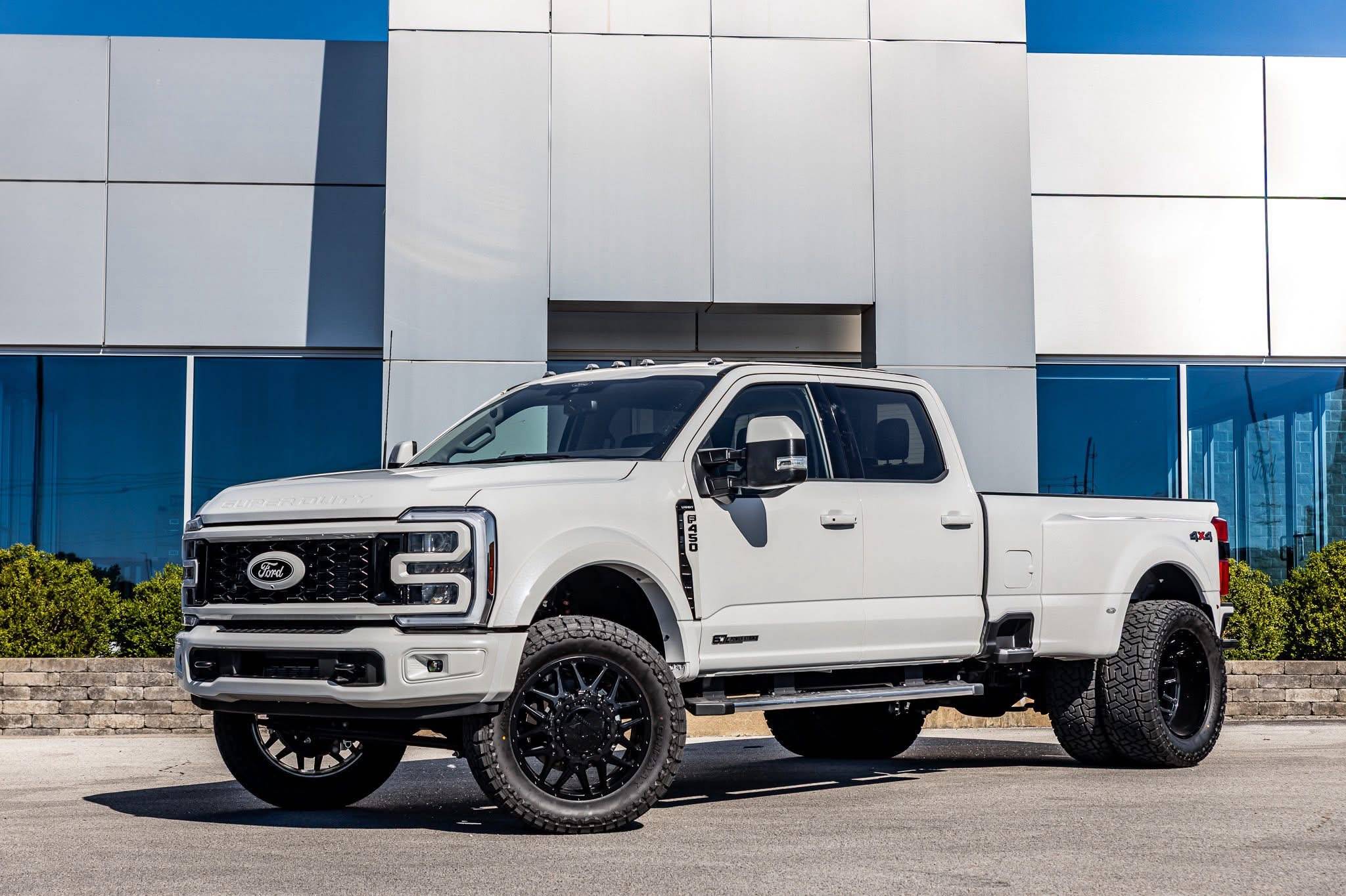 2026 Ford F-450 Super Duty Lariat's photo