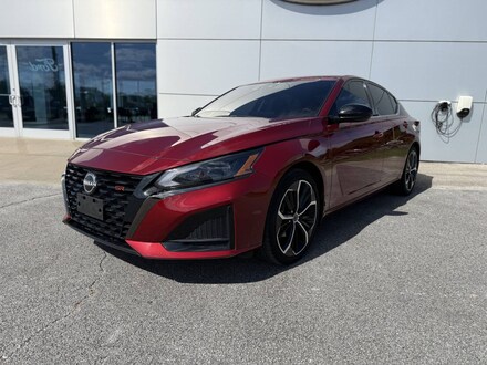 2023 Nissan Altima SR Premium Car