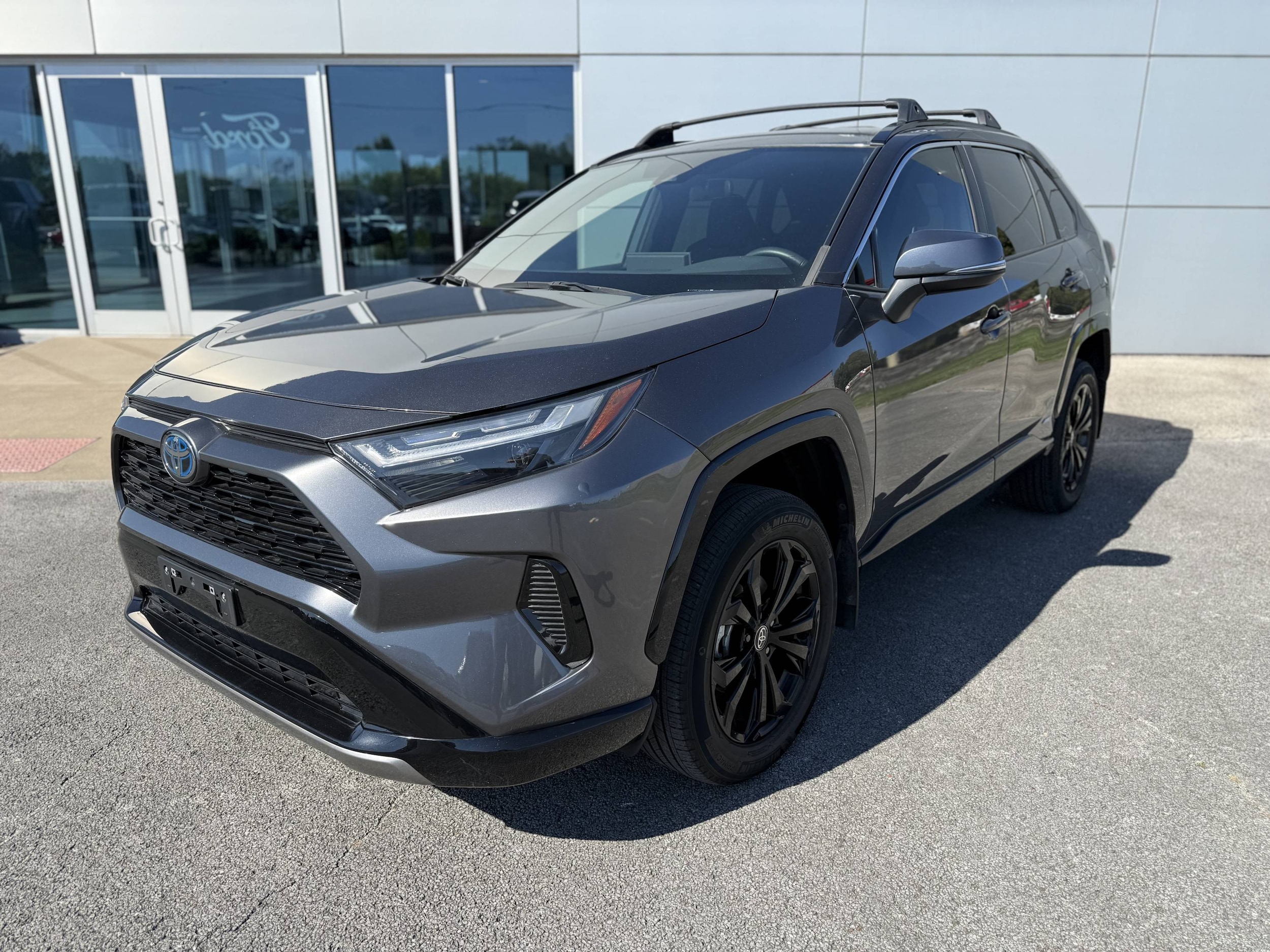 2022 Toyota RAV4 SE's photo