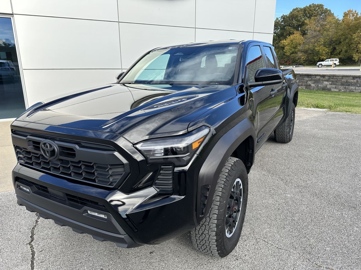2024 Toyota Tacoma TRD Off Road's photo
