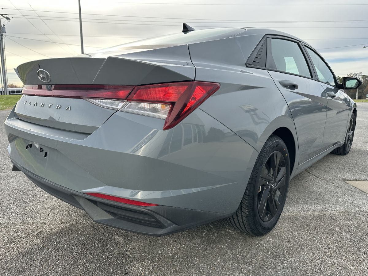 Used 2021 Hyundai Elantra SEL with VIN KMHLM4AG6MU163511 for sale in Anna, IL