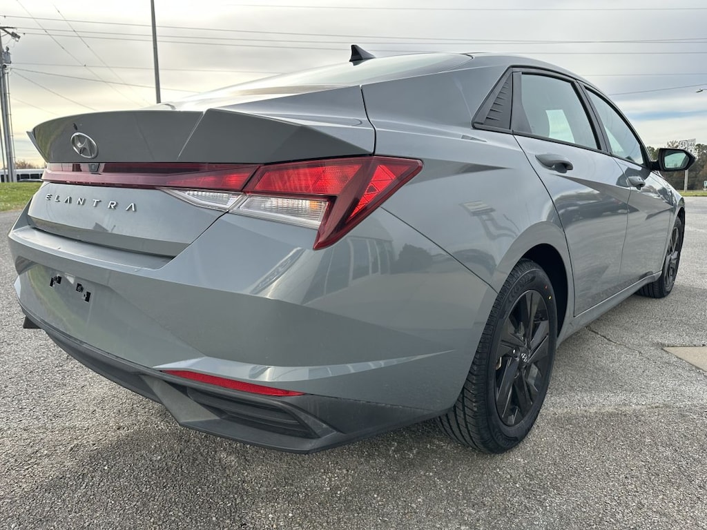Used 2021 Hyundai Elantra SEL Sedan