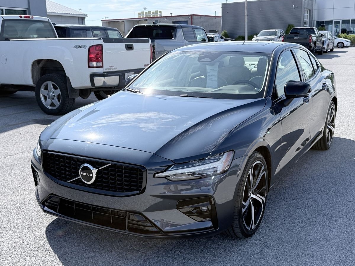2024 Volvo S60 B5 Core Dark Theme's photo