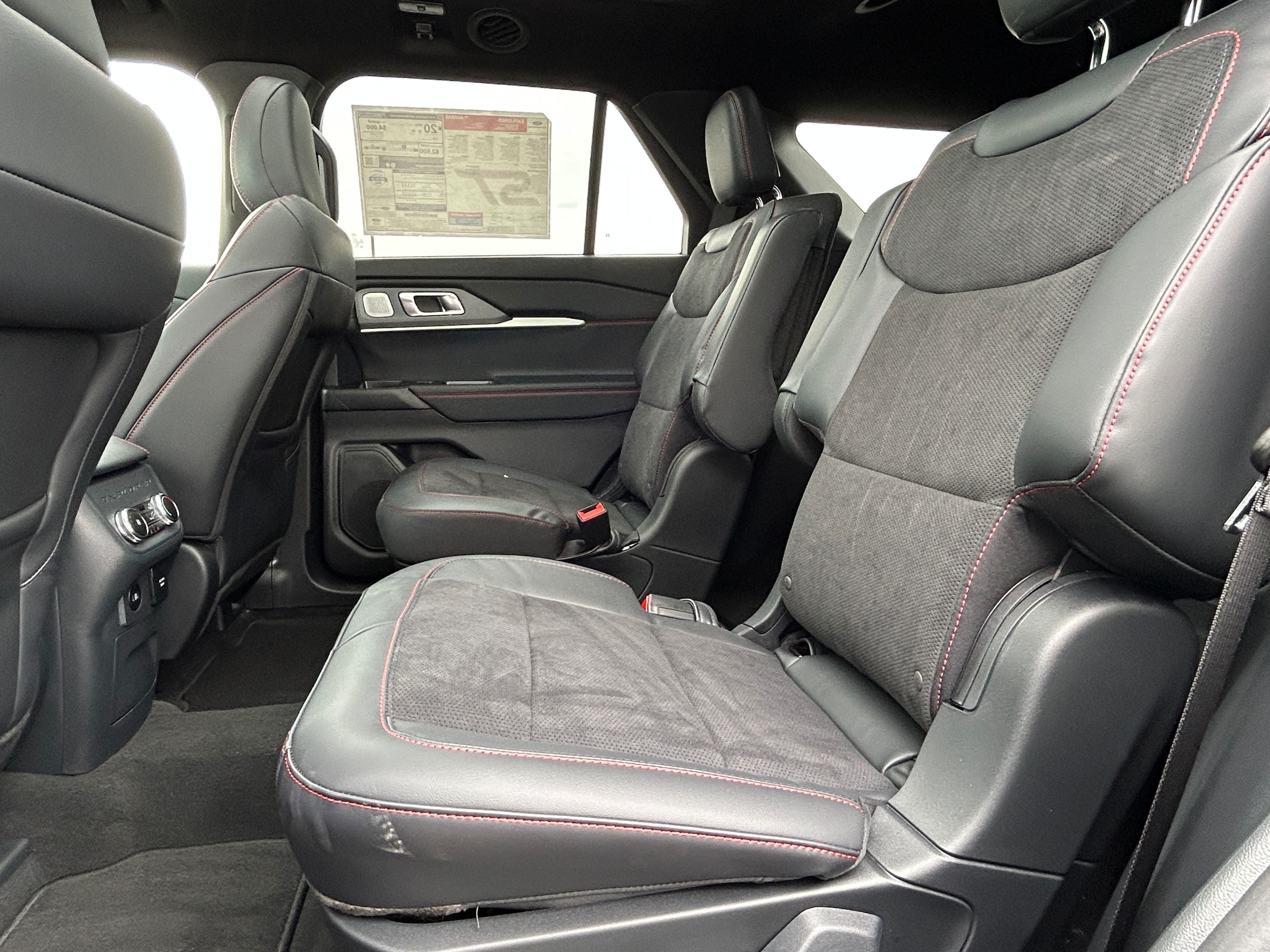 2026 Ford Explorer ST - Photo 9