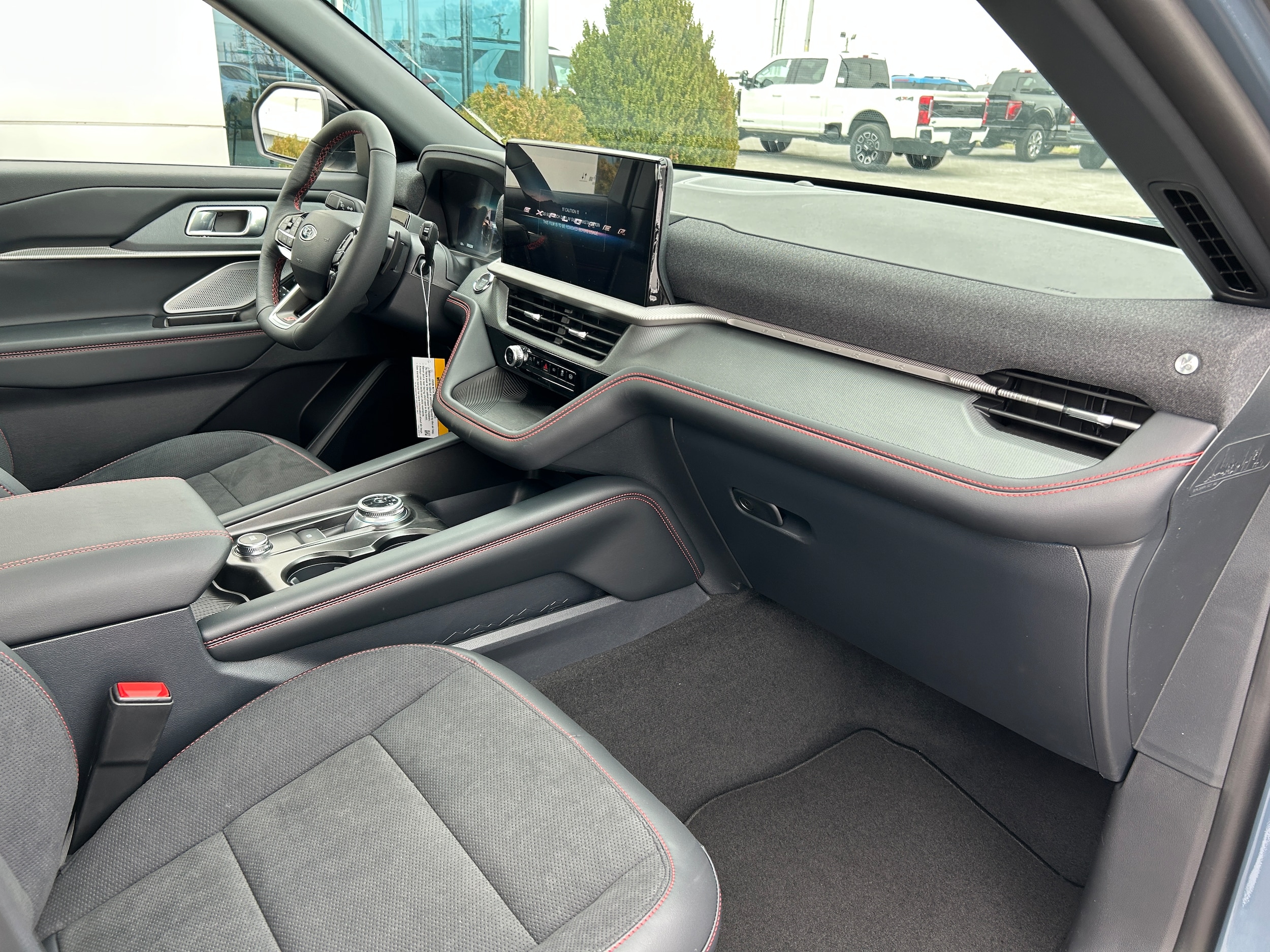 2026 Ford Explorer ST - Photo 17