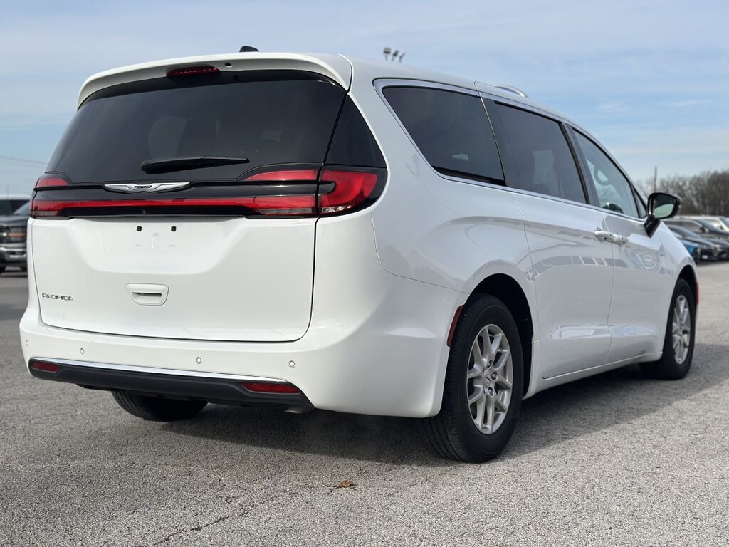 Used 2024 Chrysler Pacifica Touring L SUV