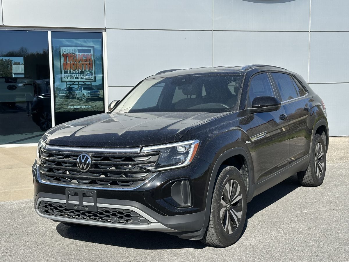 2024 Volkswagen Atlas Cross Sport SE's photo