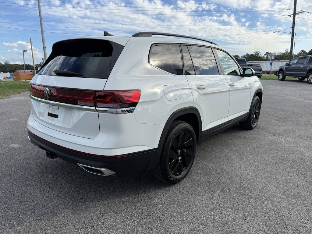 Used 2024 Volkswagen Atlas SE w/ Tech SUV