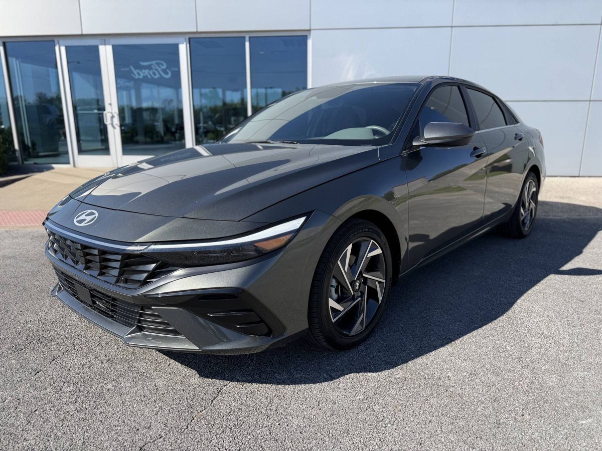 2024 Hyundai Elantra SEL's photo