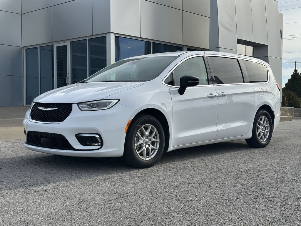 Used 2024 Chrysler Pacifica Touring L SUV