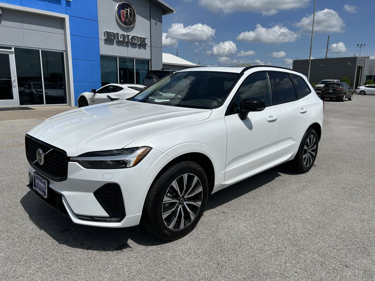 2025 Volvo XC60 B5 Core Dark AWD's photo