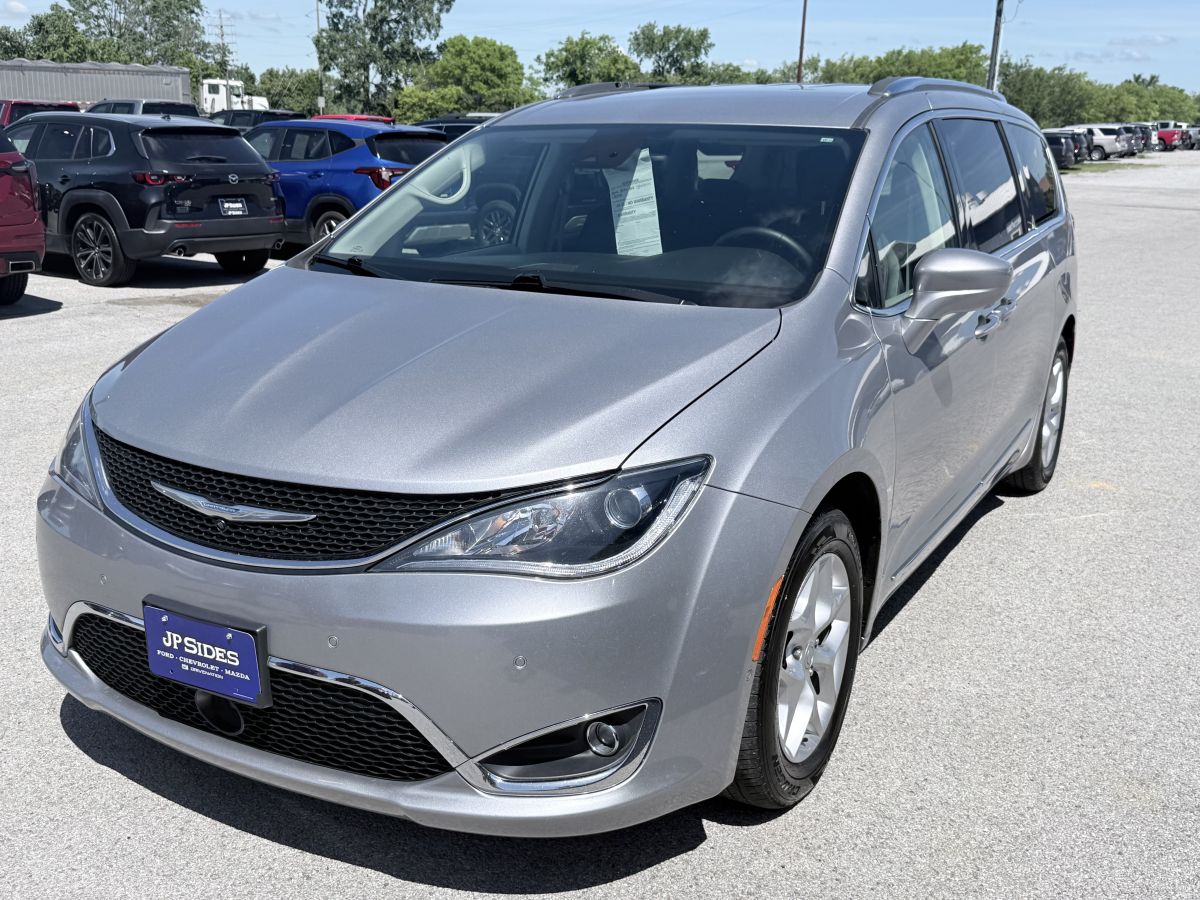2018 Chrysler Pacifica Touring L Plus's photo