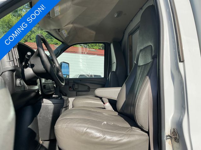 2013 Chevrolet Express 3500 Work Van photo 2