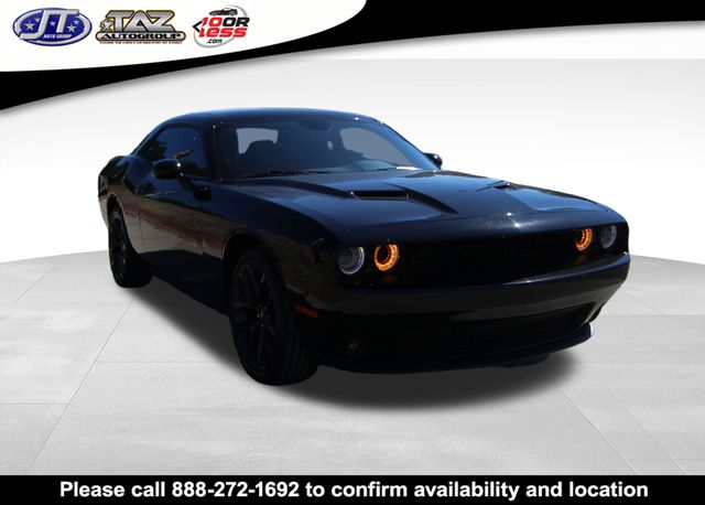 2020 Dodge Challenger SXT Auto's photo