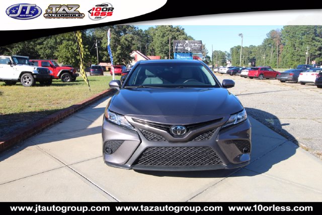 Used 2020 Toyota Camry SE Sedan
