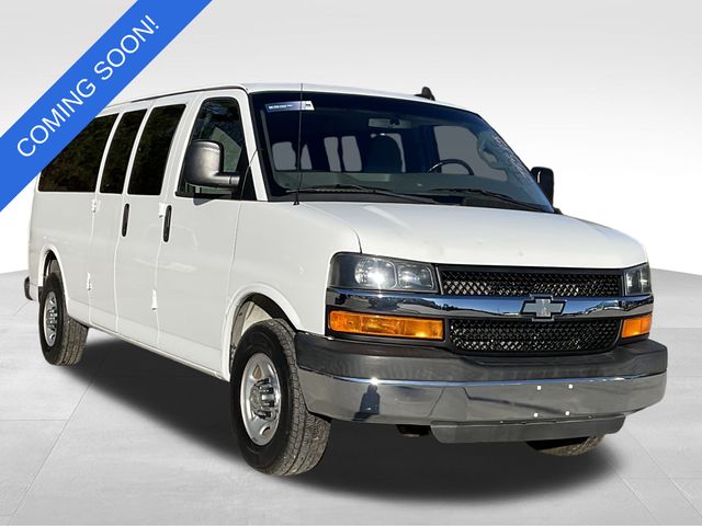 2016 Chevrolet Express Passenger LS's photo