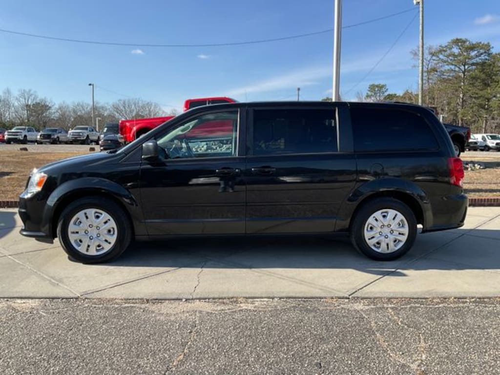Used 2017 Dodge Grand Caravan SE Minivan/Van