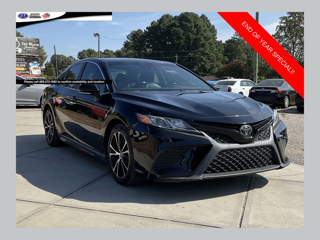 2018 Toyota Camry SE's photo