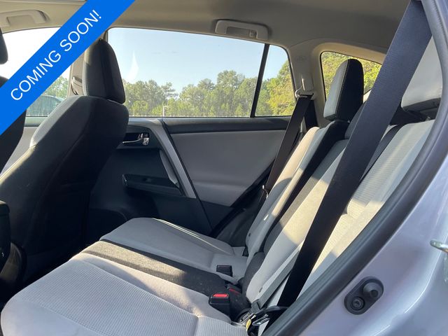 2017 Toyota RAV4 XLE photo 4