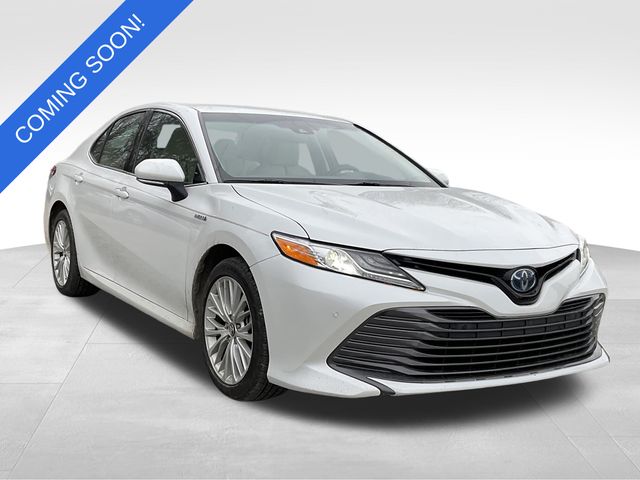 2018 Toyota Camry XLE Hybrid's photo