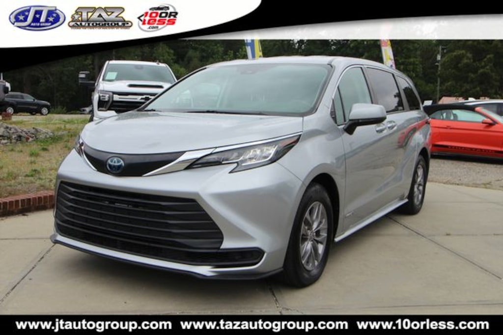 Used 2021 Toyota Sienna LE Minivan/Van