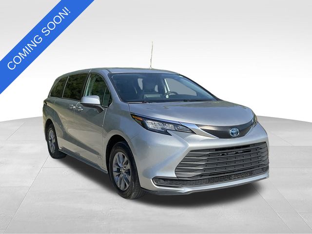 2021 Toyota Sienna LE 8-Passenger Hybrid FWD's photo