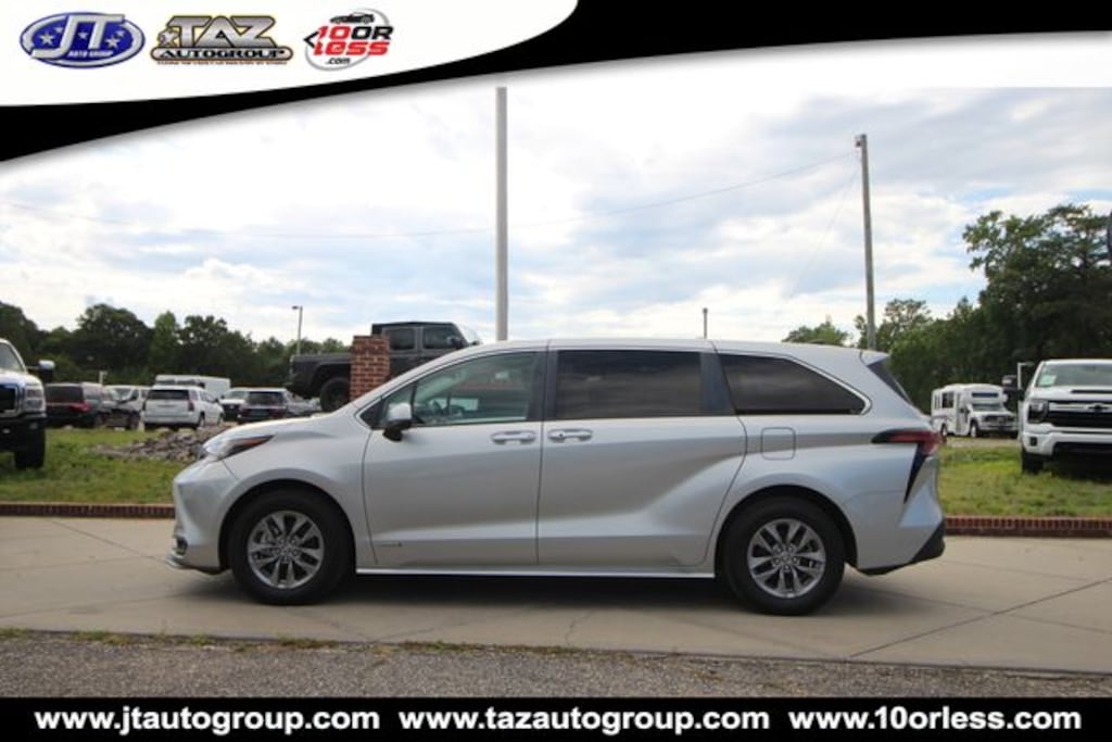 Used 2021 Toyota Sienna LE Minivan/Van