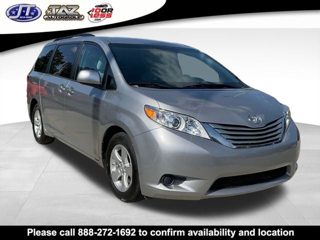 2017 Toyota Sienna LE V6 8-Passenger's photo