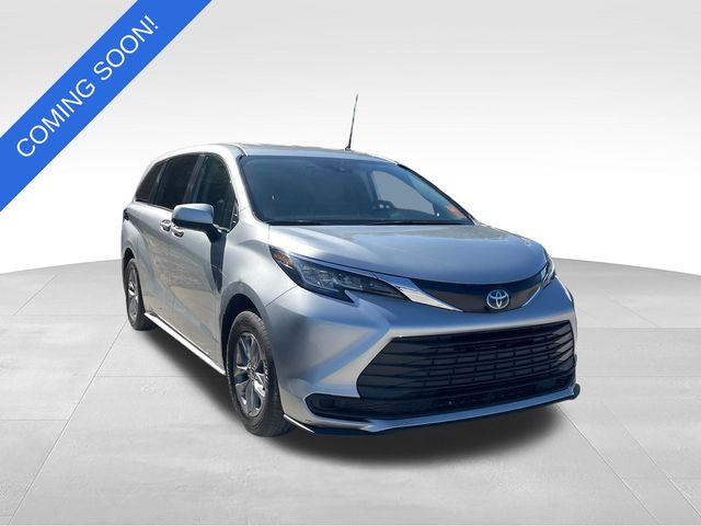 2022 Toyota Sienna LE 8-Passenger Hybrid FWD's photo