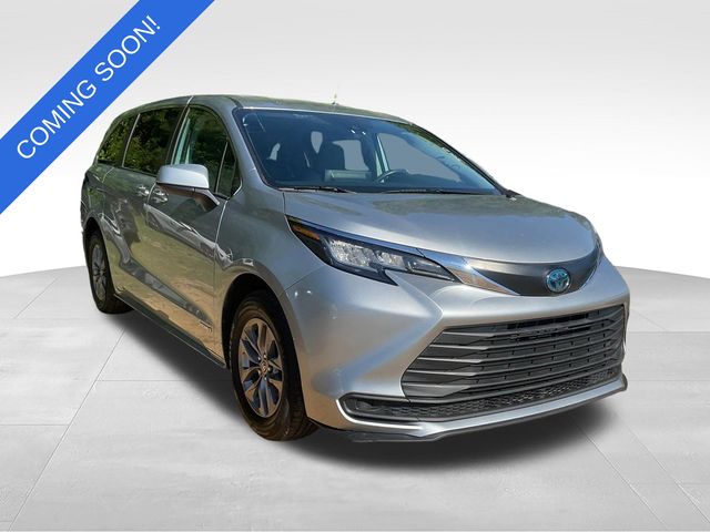 2021 Toyota Sienna LE 8-Passenger Hybrid FWD's photo