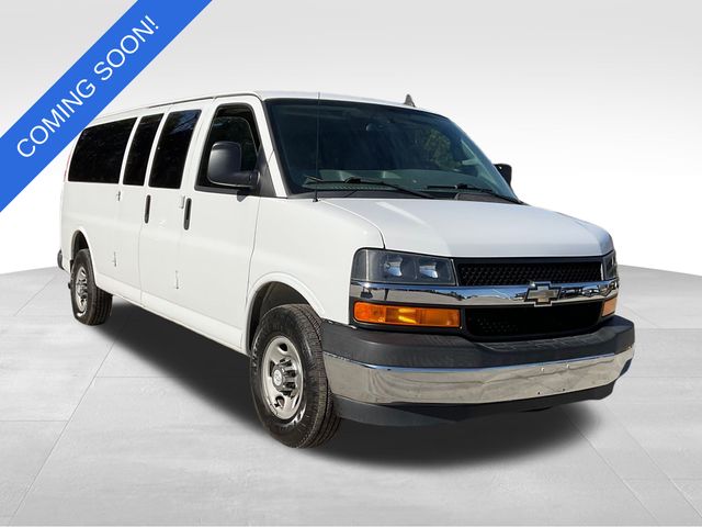 2017 Chevrolet Express Passenger LS's photo