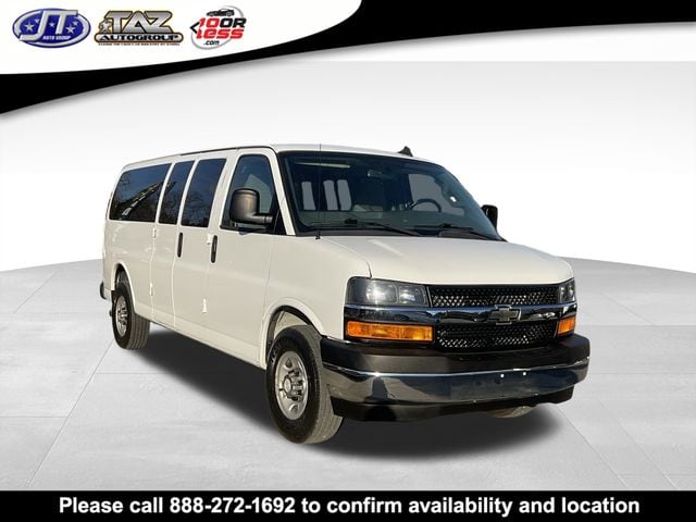 2017 Chevrolet Express Passenger LS's photo