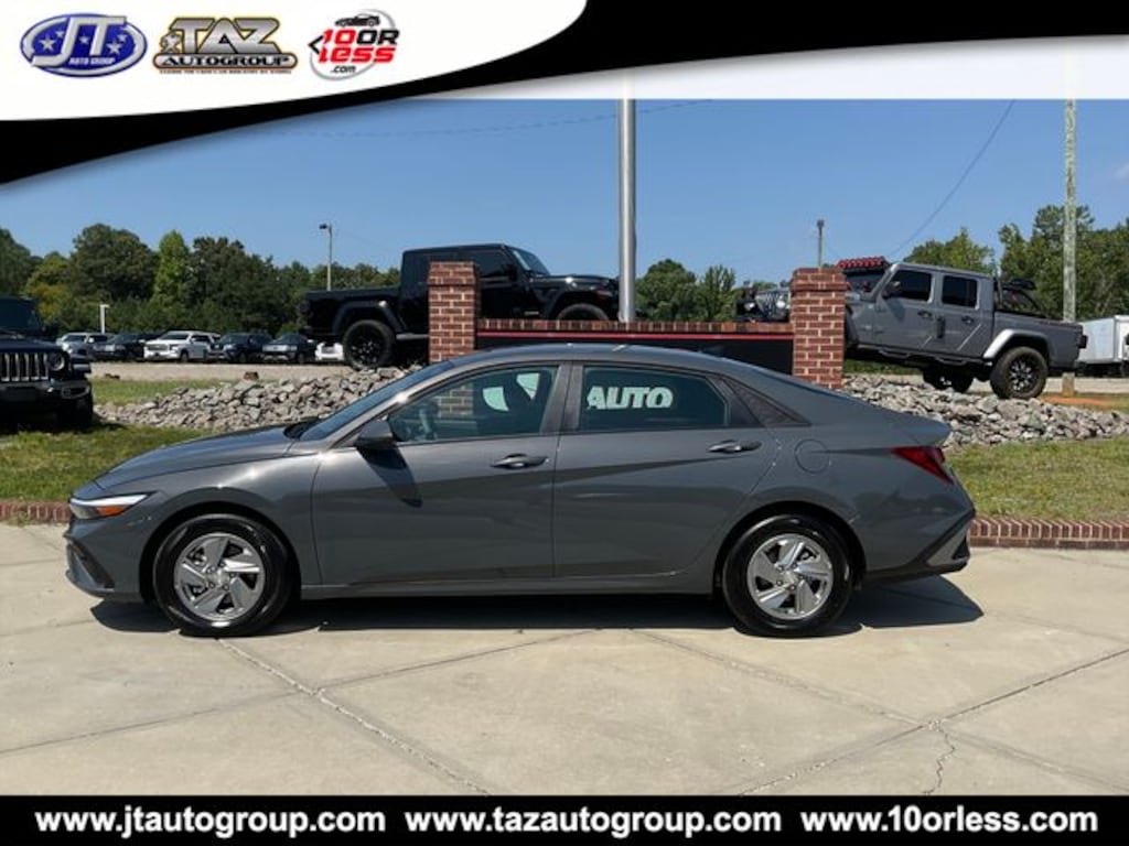 Used 2026 Hyundai Elantra SE Sedan
