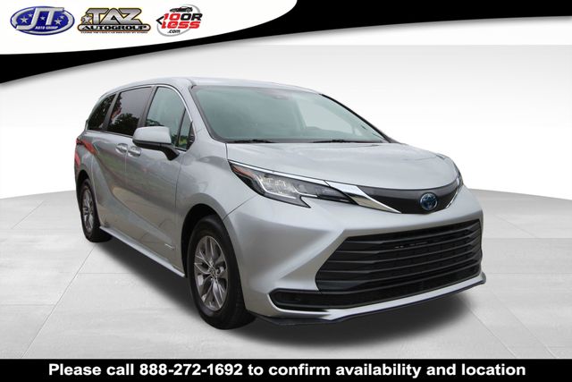 2021 Toyota Sienna LE 8-Passenger Hybrid FWD's photo