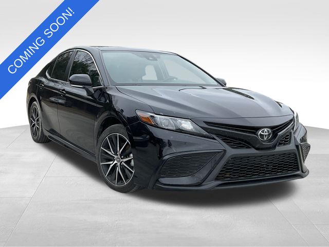 2024 Toyota Camry SE's photo