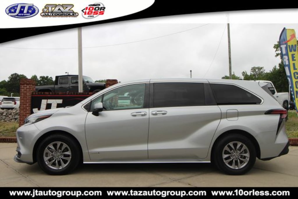 Used 2021 Toyota Sienna LE Minivan/Van